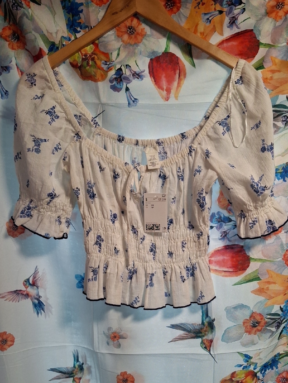 New H&M Cream Blouse with Blue Floral Print Cropped Top Size Xs